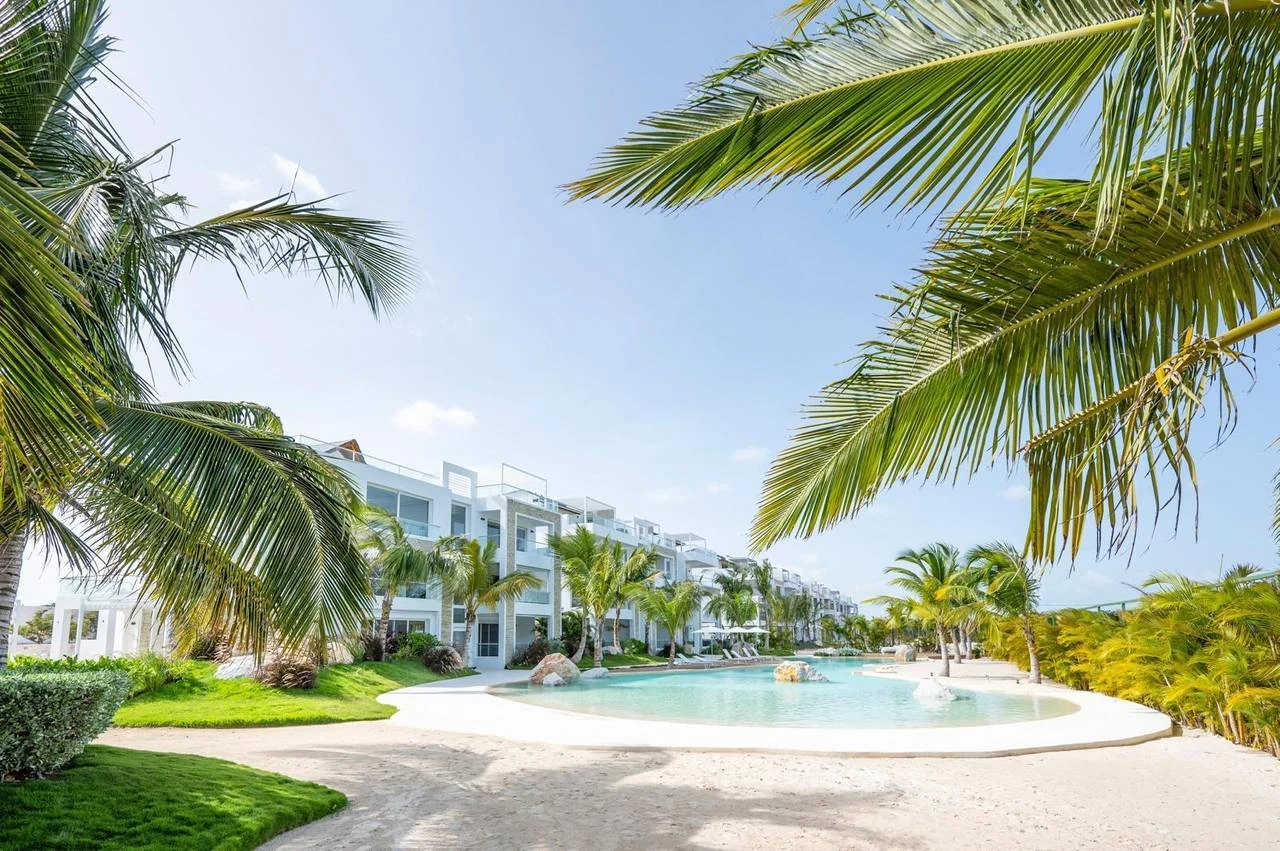 Residence common areas and beach