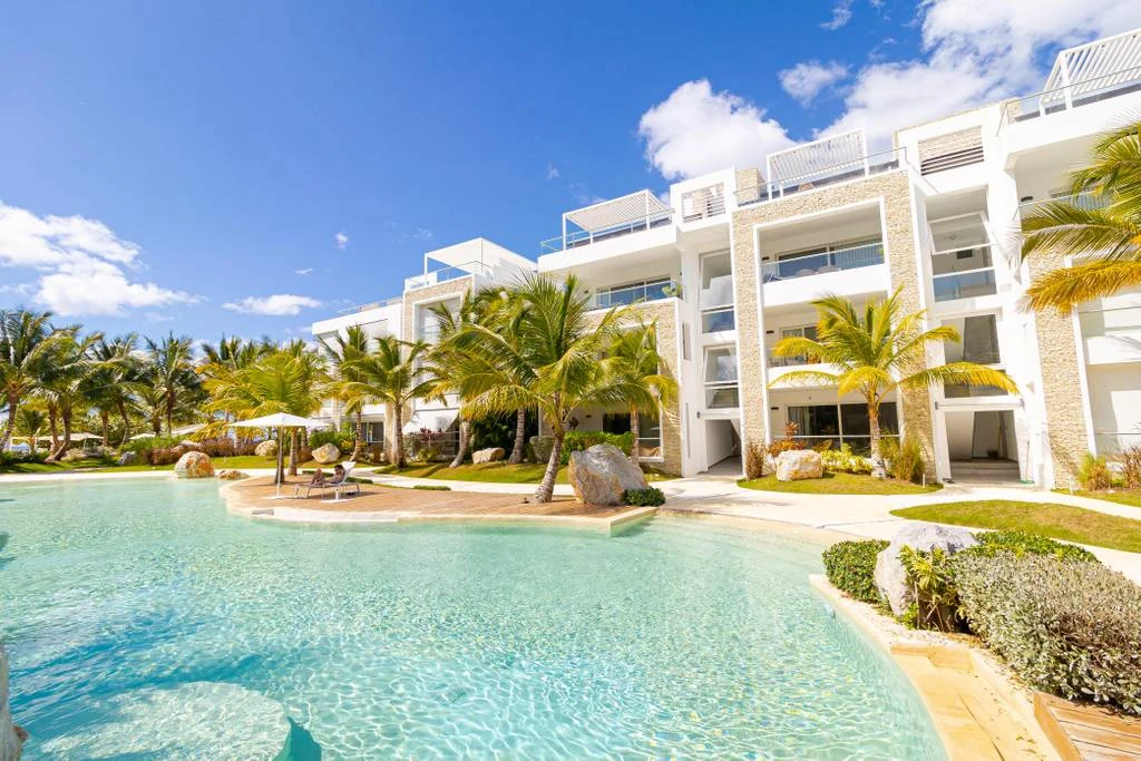 Aqua Esmeralda: two bedrooms with a sea outlook